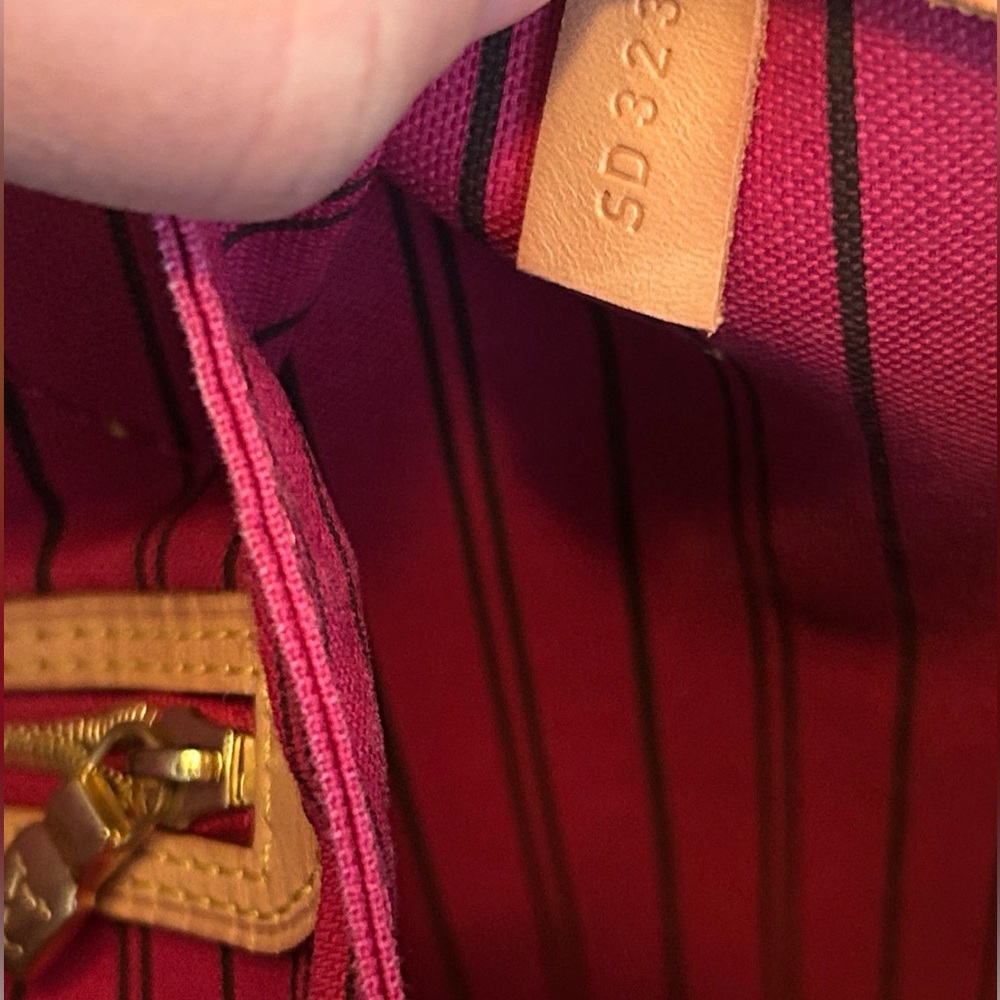 Authentic Louis Vuitton GM Neverfull monogram Pivoine & wristlet - Picture 7 of 14